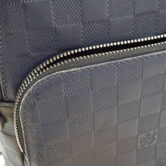 Louis Vuitton Avenue Sling Bag - Picture 8 of 15